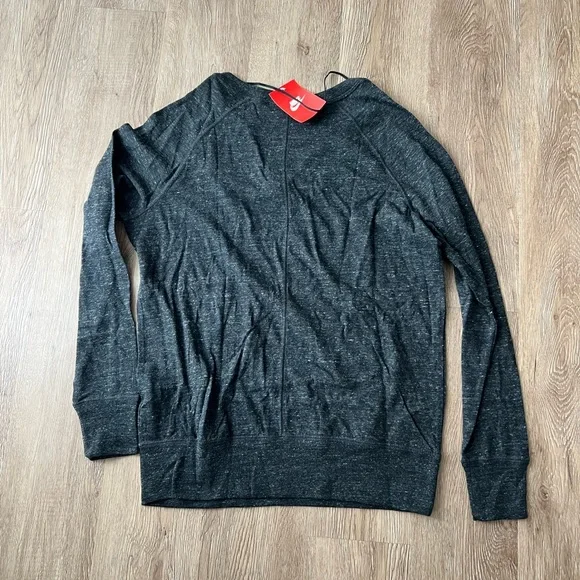 *NWT* Nike Women’s Black Long Sleeve - Picture 3 of 3